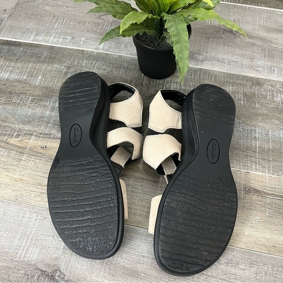 CLARKS Reid Delmar Nubuck Light Tan Leather Sandal Size 9 - Picture 9 of 9